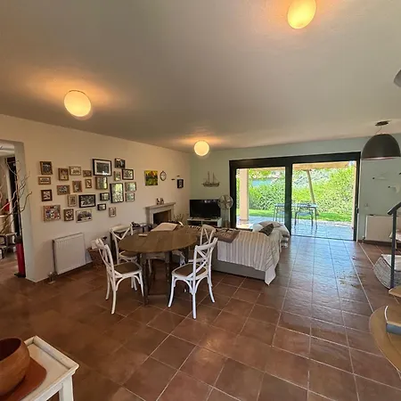 Elegant Maisonette At